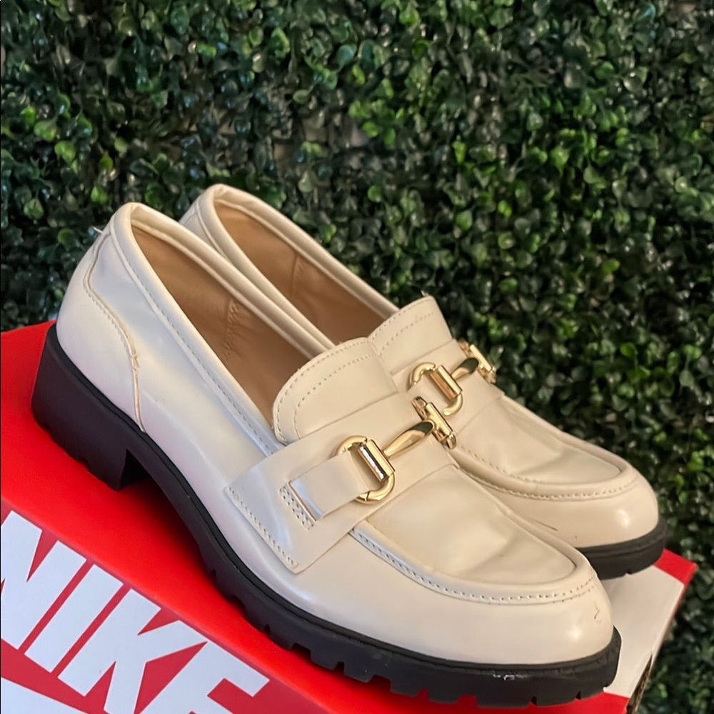 Steve Madden Cream and Black Loafers Flats